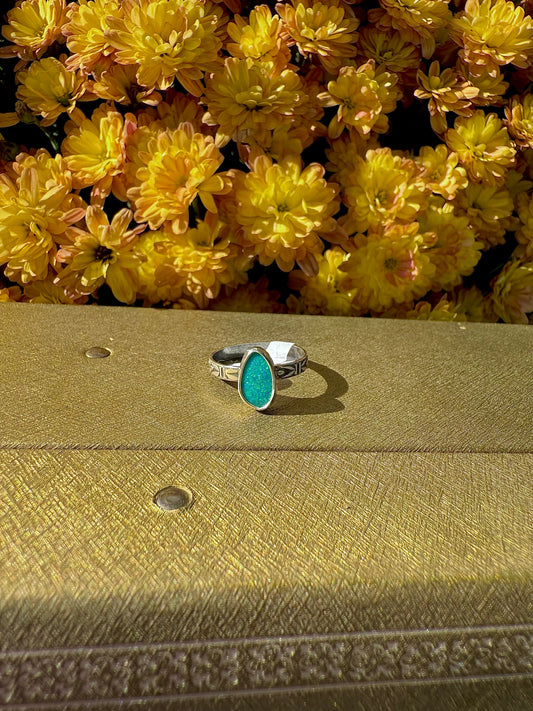 The Phoebe Ring • SZ 8